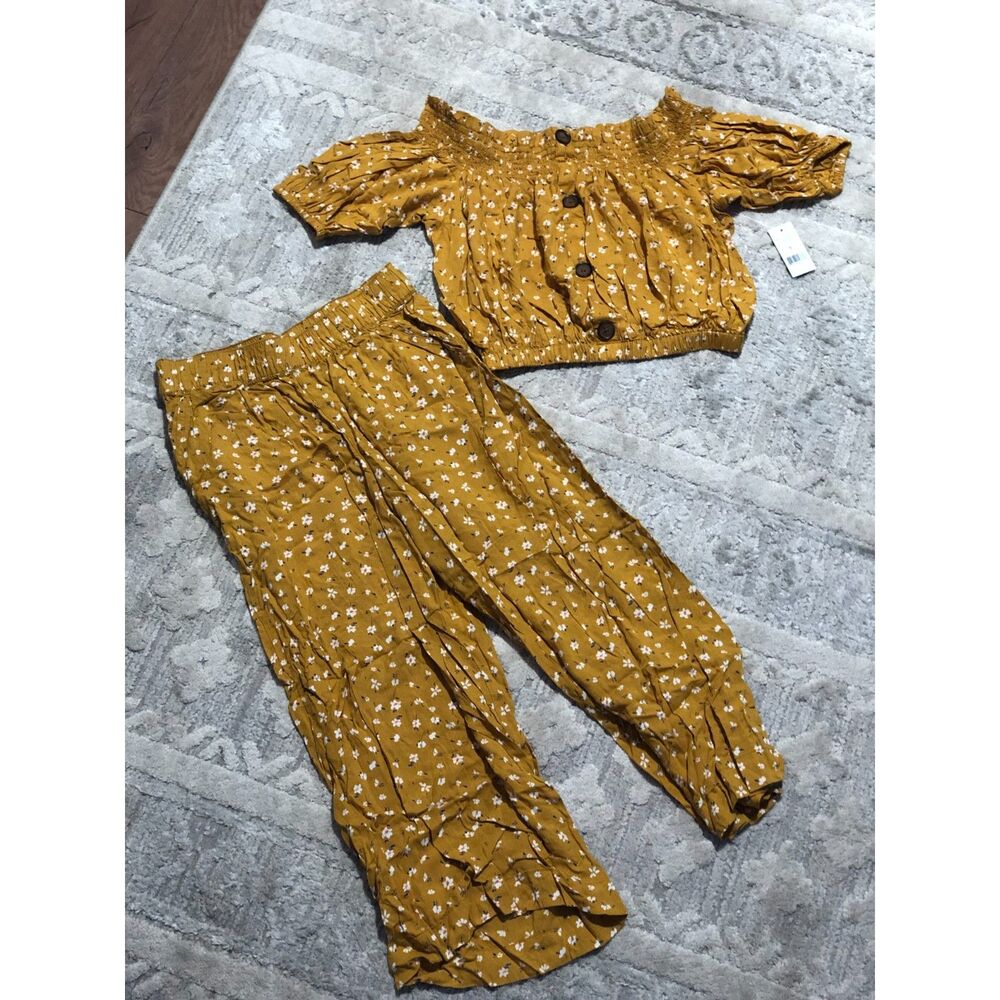 Woman's Small Floral Set